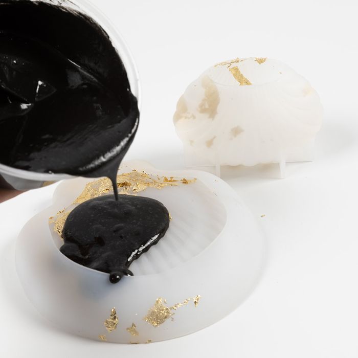 Slik støper du med svart resin-støping
