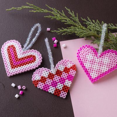 Julehjerter laget av r&oslash;rperler