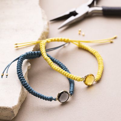 Armbånd med smykkeanheng