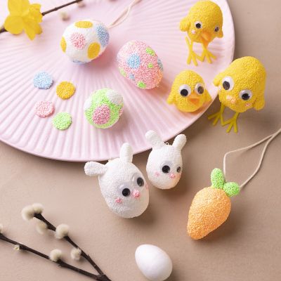 P&aring;skefigurer av styroporegg og Foam Clay&reg;