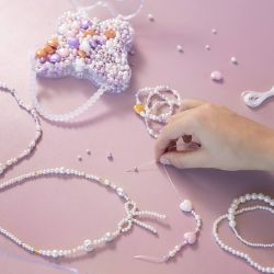 Voksperler, hullstr. 1,3-2,5 mm, ca. 1800+ stk., pastellorange, soft rosa, lys lilla, perlemor, 127 g, 1 pk.